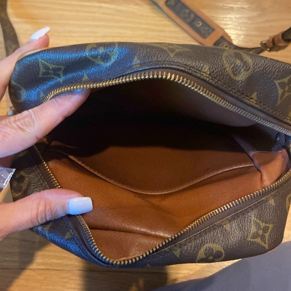 LOUIS VUITTON Monogram Canvas Crossbody Danube LG Vintage - Picture 6 of 10